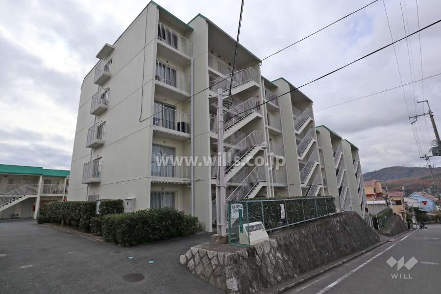 イトーピア高槻松が丘B棟の外観（北東側から）