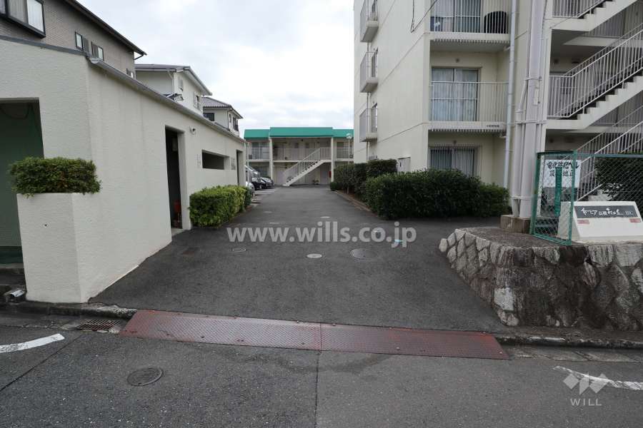 駐車場出入り口