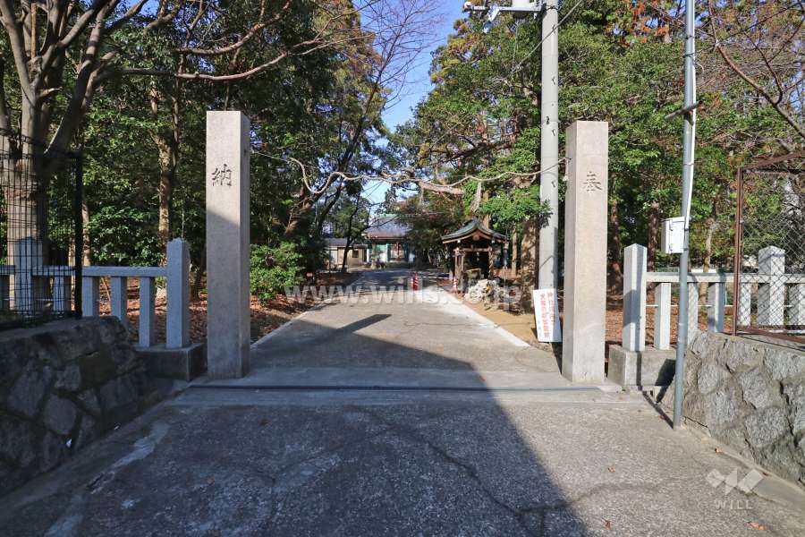 敷地に隣接する「鴨神社」