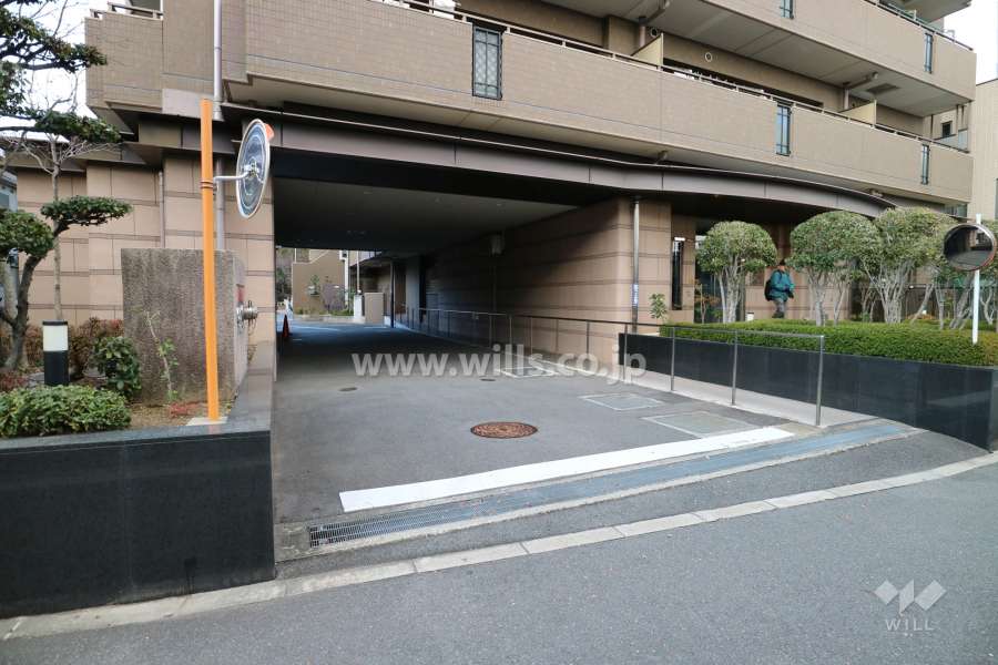 駐車場出入り口