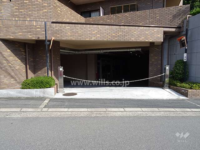 駐車場出入り口