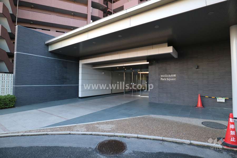 北側エントランス