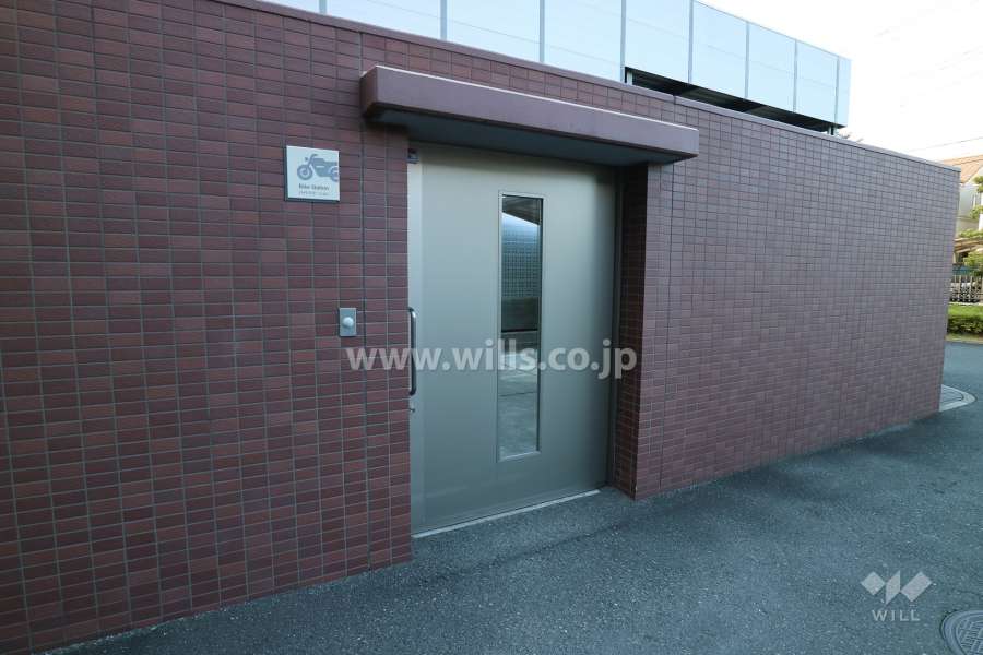 バイク置場入口