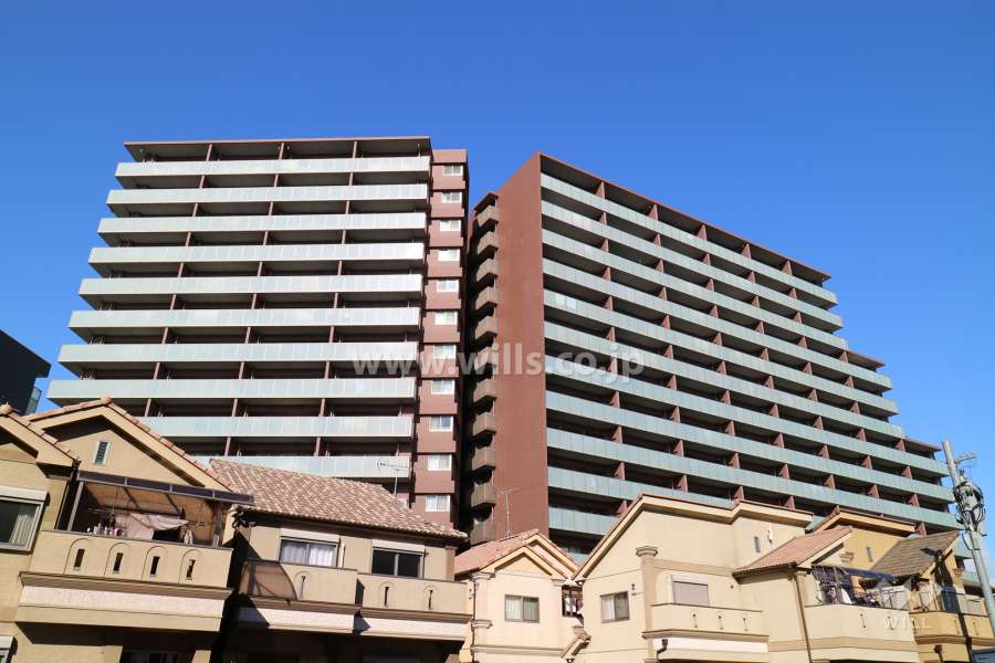 ウェリス高槻パークスクエアの外観（南西側から）