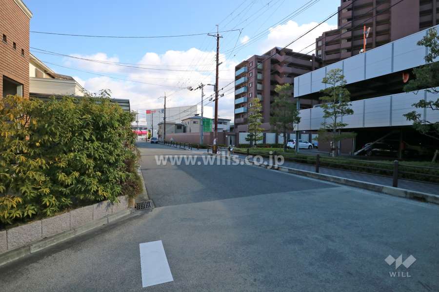 敷地北側の前面道路