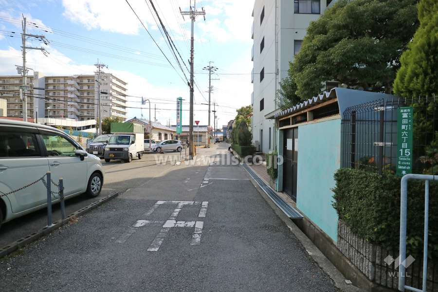 敷地東側の前面道路
