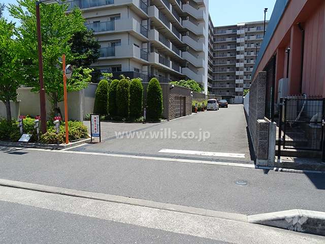 駐車場出入り口