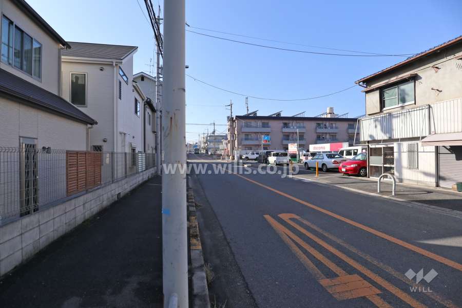 敷地北側の前面道路