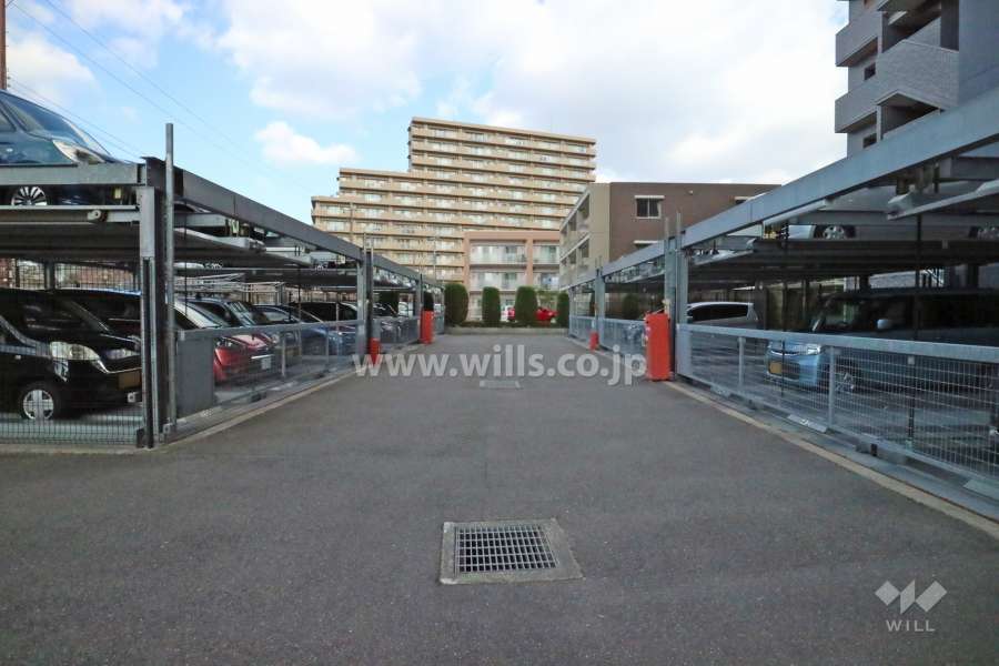 敷地内北西側駐車場（屋外機械式）