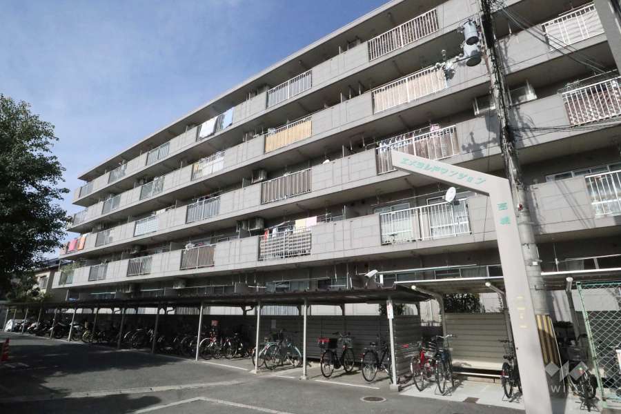 エメラルドマンション高槻の外観（南東側から）
