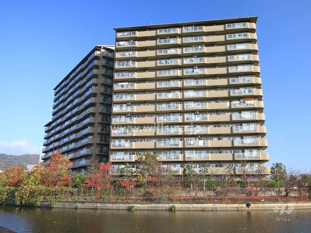 エンゼルハイムリバーサイド高槻外観（南側から）