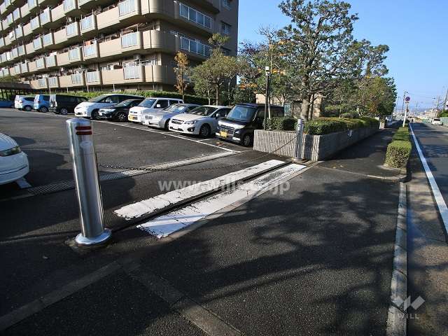 駐車場出入り口（ロボットゲート付き）