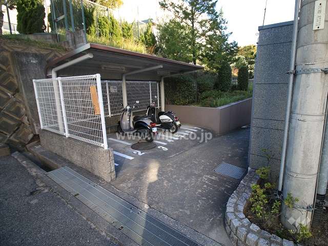 敷地内原付置場