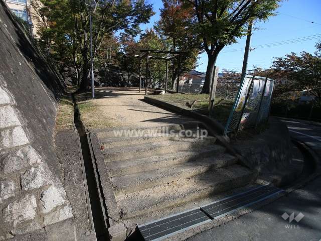 敷地に隣接する『児童公園松ヶ丘たんぽぽ児童公園』