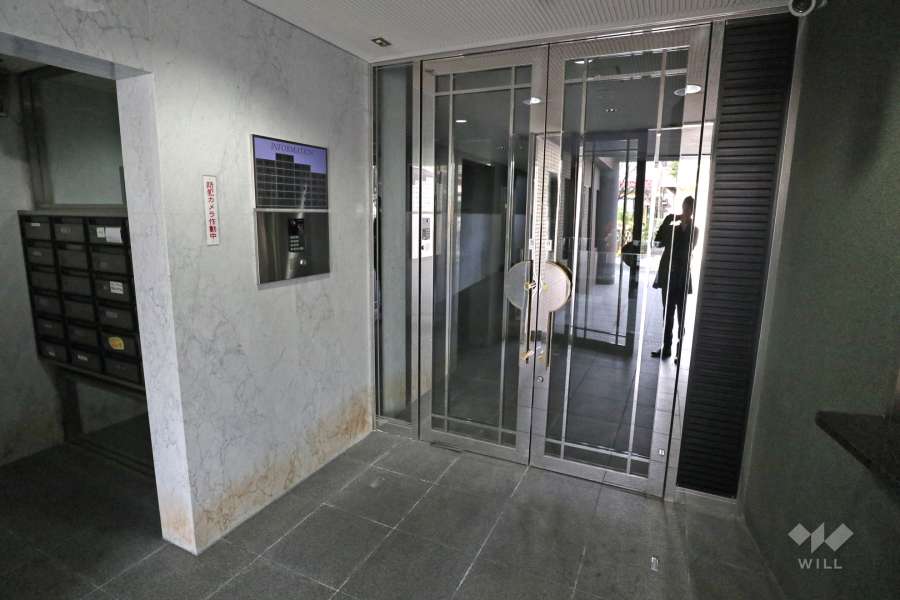 エントランスはオートロック付きです。