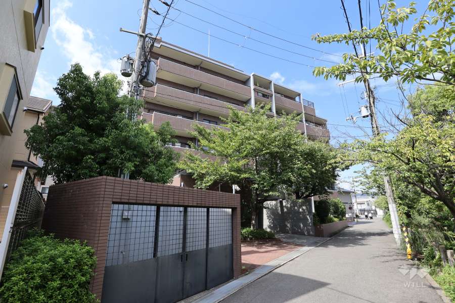 グランドメゾン高槻の外観（南東側から）