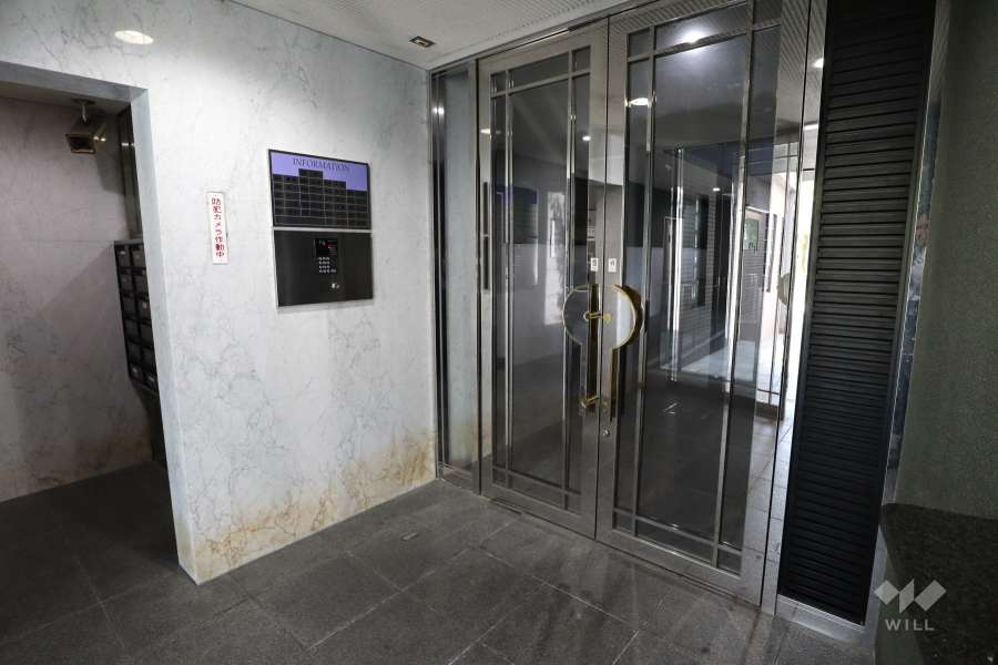 エントランスはオートロック付きです。