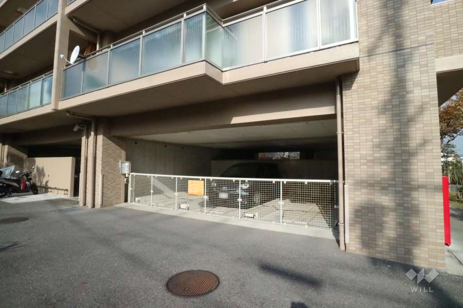 敷地内南西側駐車場（屋内機械式）