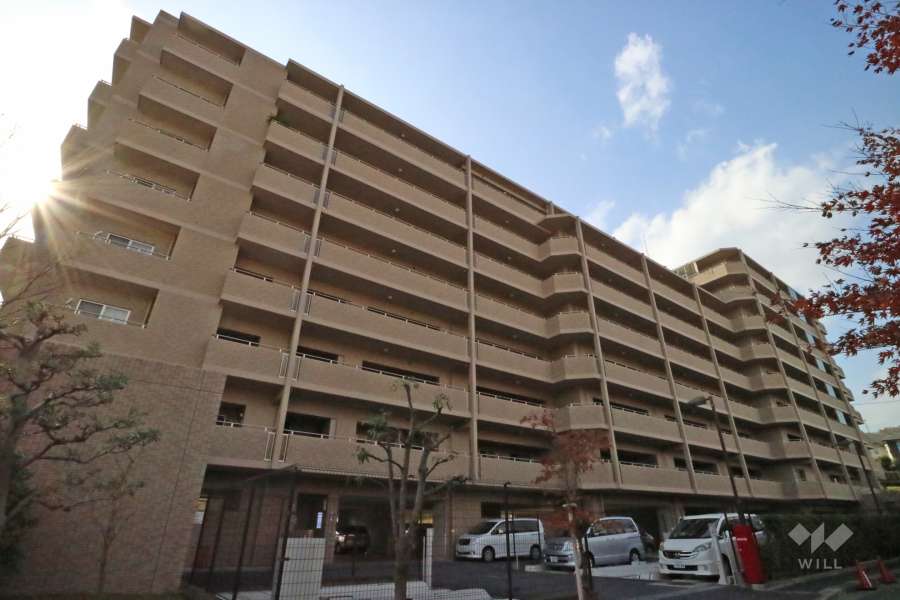 グランノア高槻阿武山LUCEの外観（南東側から）