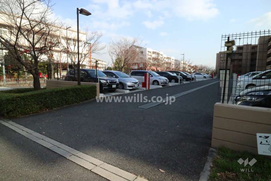 駐車場出入り口（リングシャッター付き）