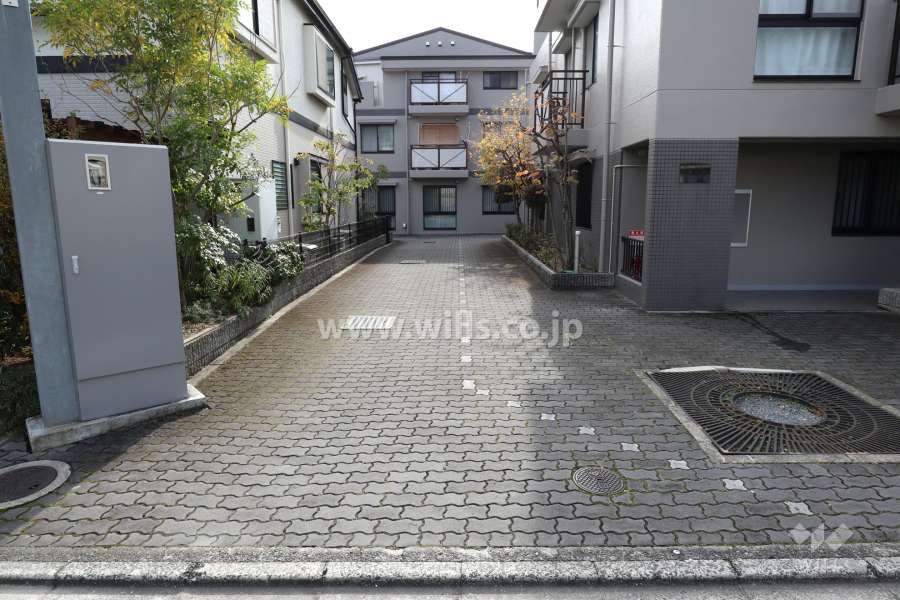 駐車場出入り口