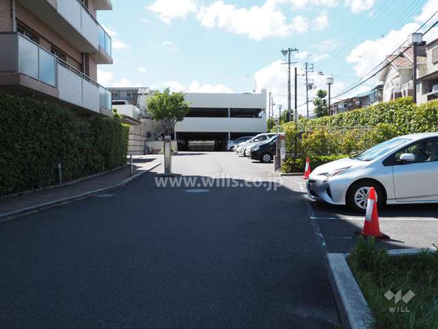 駐車場の出入り口（ロボットゲート付き）