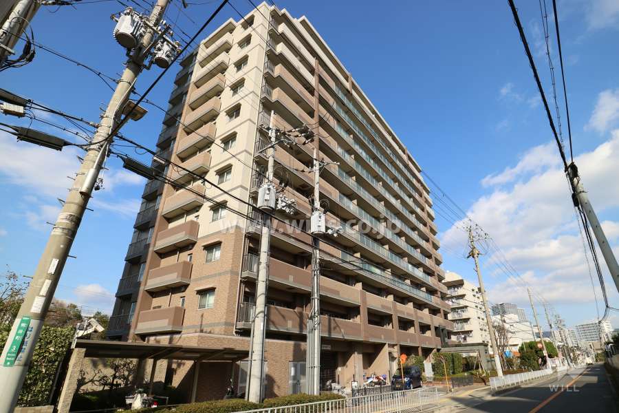 クレアガーデン高槻プレミアムの外観（南西側から）
