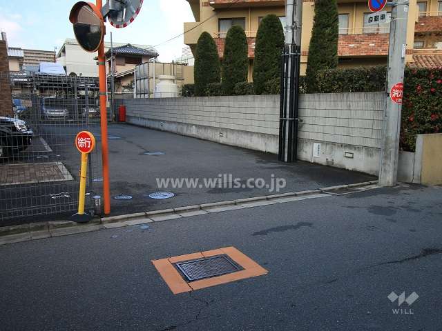 駐車場出入り口