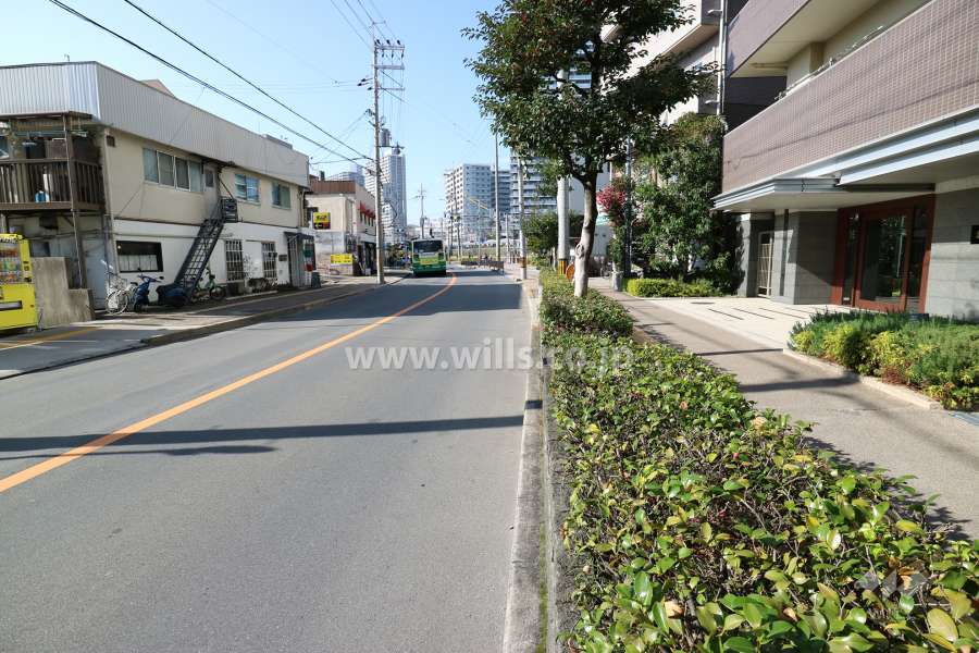 敷地南側の前面道路