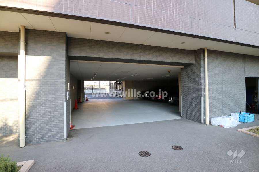 駐車場出入り口