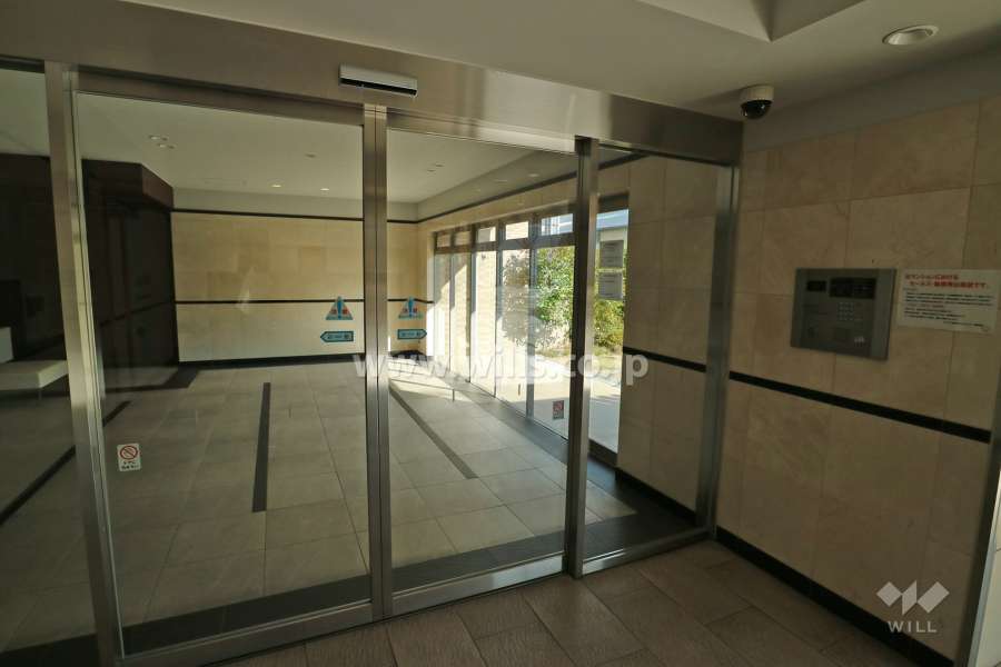 エントランスはオートロック付きです。