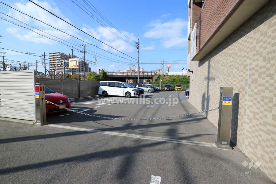 駐車場出入り口（リングシャッター付き）