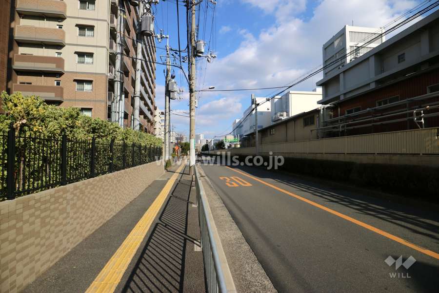 敷地南西側の前面道路