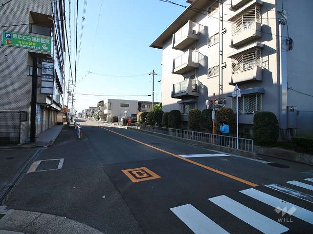 敷地東側の前面道路