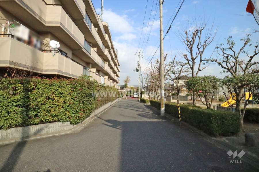 敷地南東側の前面道路