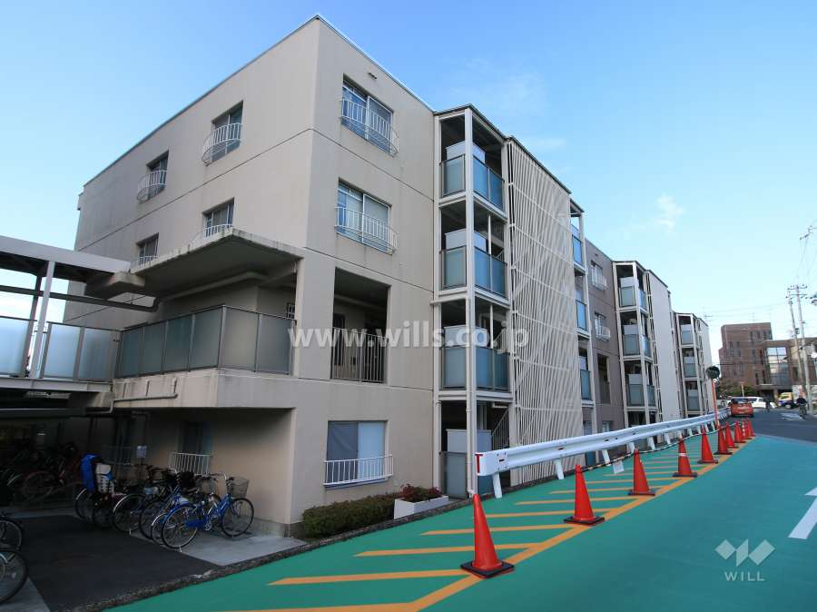 コープ野村高槻E棟の外観（南東側から）