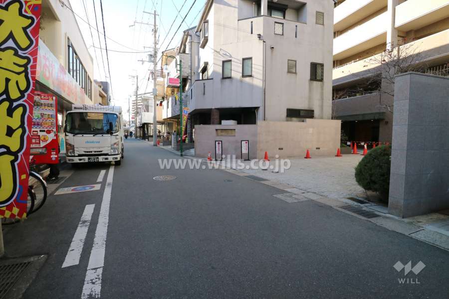 敷地南側の前面道路