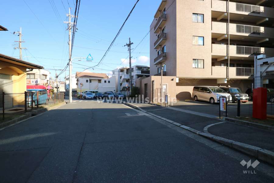 敷地北側の前面道路