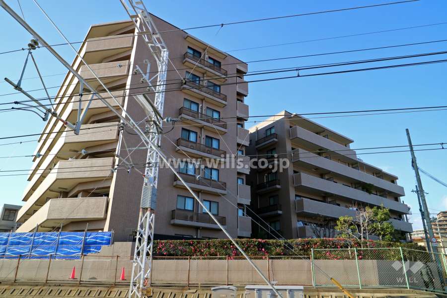 コスモ高槻パークステージの外観（南東側から）