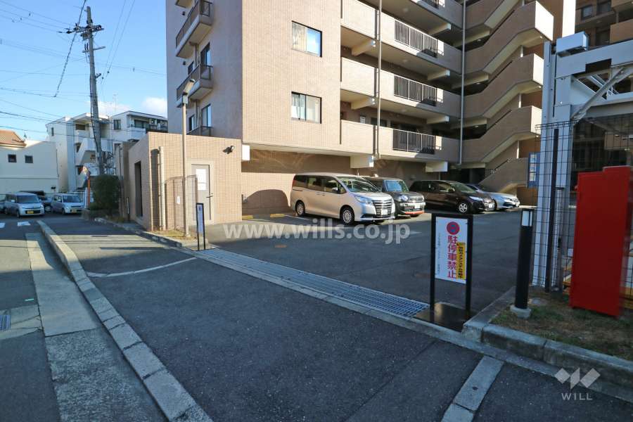 駐車場出入り口