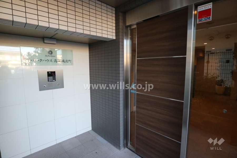 エントランスはオートロック付きです。