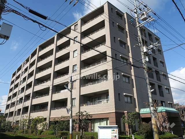 サーパス高槻の外観（南東側から）