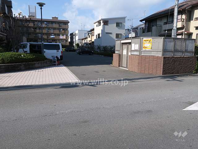 駐車場出入り口