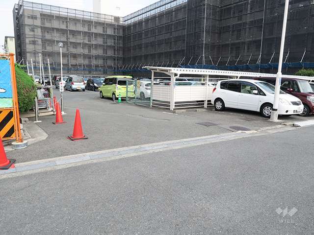 駐車場出入り口