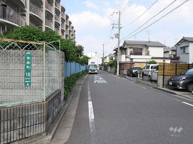 敷地南側の前面道路
