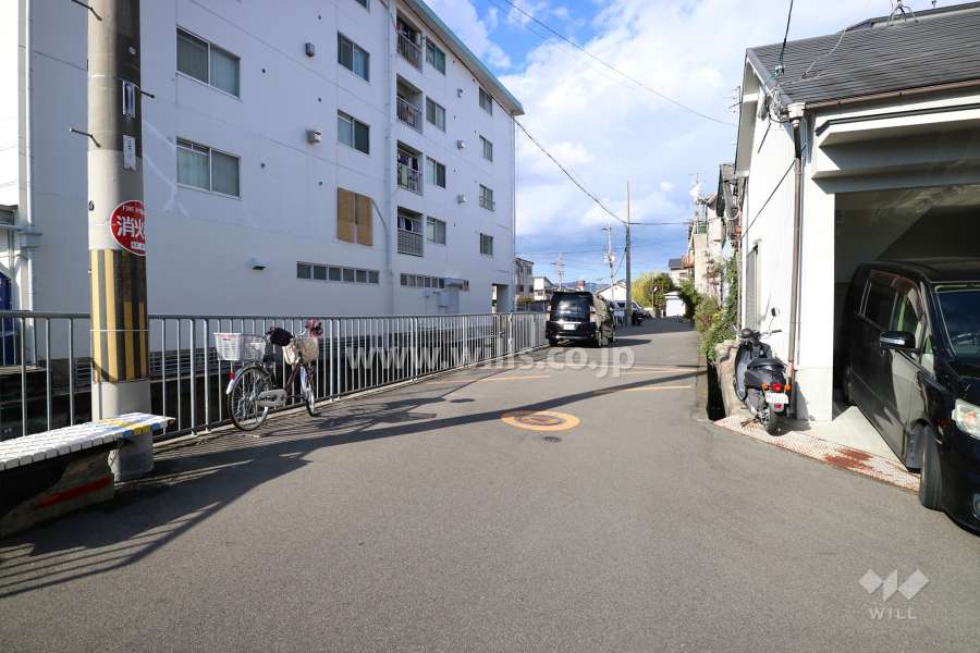 敷地東側の前面道路