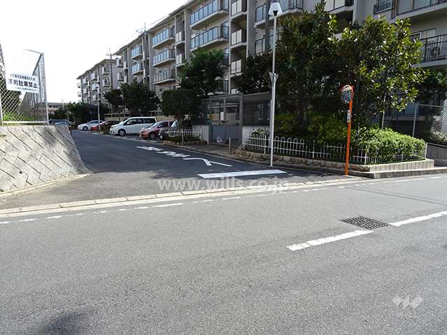 駐車場出入り口