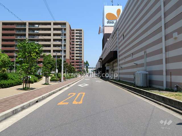 敷地東側の前面道路