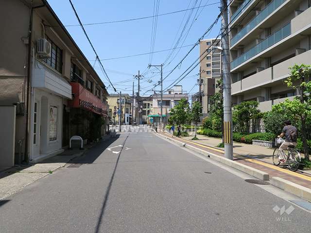 敷地南側の前面道路