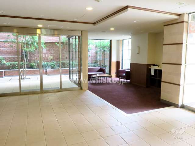 エントランスホールの一角に設けらたロビー